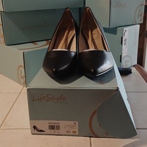 Life stride woman's shoes  9-1/2